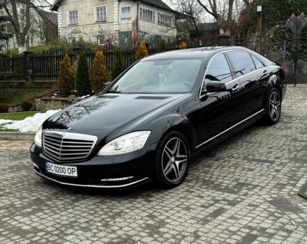Черный Мерседес С Класс, объемом двигателя 5.5 л и пробегом 327 тыс. км за 10000 $, фото 5 на Automoto.ua