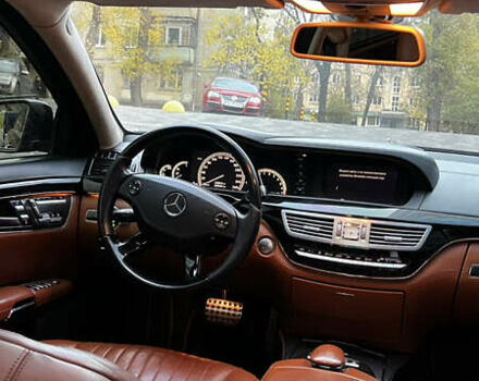 Черный Мерседес С Класс, объемом двигателя 5.5 л и пробегом 305 тыс. км за 14300 $, фото 11 на Automoto.ua