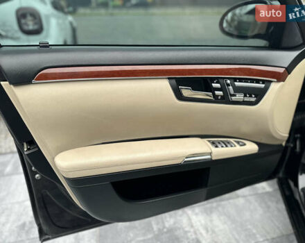 Чорний Мерседес С Клас, об'ємом двигуна 3.5 л та пробігом 220 тис. км за 10800 $, фото 22 на Automoto.ua