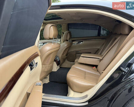 Черный Мерседес С Класс, объемом двигателя 3.5 л и пробегом 305 тыс. км за 7800 $, фото 27 на Automoto.ua