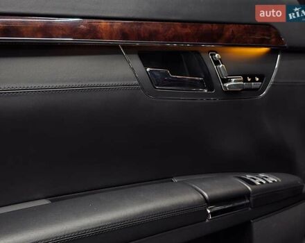 Черный Мерседес С Класс, объемом двигателя 5.46 л и пробегом 266 тыс. км за 10989 $, фото 9 на Automoto.ua