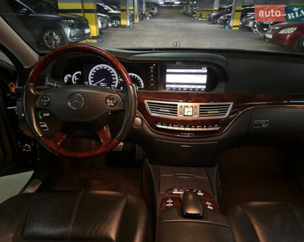 Чорний Мерседес С Клас, об'ємом двигуна 5.5 л та пробігом 91 тис. км за 17500 $, фото 51 на Automoto.ua