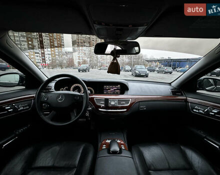 Черный Мерседес С Класс, объемом двигателя 2.99 л и пробегом 208 тыс. км за 14000 $, фото 16 на Automoto.ua