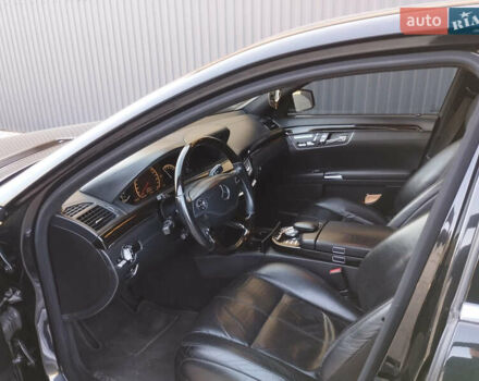 Черный Мерседес С Класс, объемом двигателя 5.5 л и пробегом 220 тыс. км за 12999 $, фото 12 на Automoto.ua