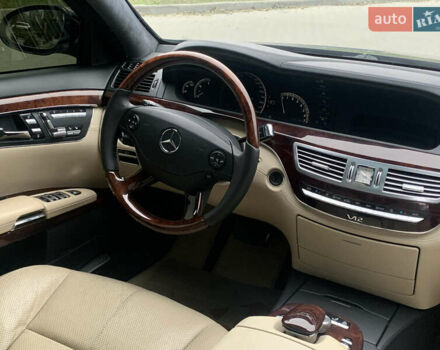 Черный Мерседес С Класс, объемом двигателя 5.51 л и пробегом 249 тыс. км за 14000 $, фото 32 на Automoto.ua