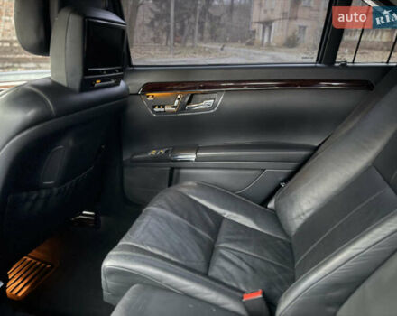 Чорний Мерседес С Клас, об'ємом двигуна 5.46 л та пробігом 560 тис. км за 7650 $, фото 19 на Automoto.ua