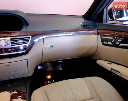 Чорний Мерседес С Клас, об'ємом двигуна 4.7 л та пробігом 218 тис. км за 8900 $, фото 57 на Automoto.ua