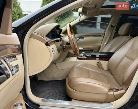 Черный Мерседес С Класс, объемом двигателя 3.5 л и пробегом 305 тыс. км за 7800 $, фото 24 на Automoto.ua