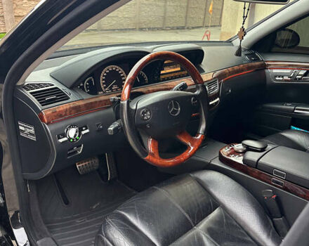Чорний Мерседес С Клас, об'ємом двигуна 3.5 л та пробігом 308 тис. км за 9999 $, фото 7 на Automoto.ua