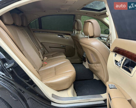 Черный Мерседес С Класс, объемом двигателя 3.5 л и пробегом 305 тыс. км за 7800 $, фото 29 на Automoto.ua