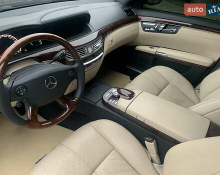 Черный Мерседес С Класс, объемом двигателя 5.51 л и пробегом 249 тыс. км за 14000 $, фото 16 на Automoto.ua