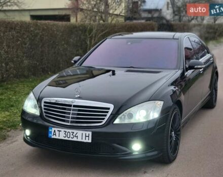 Черный Мерседес С Класс, объемом двигателя 5.5 л и пробегом 300 тыс. км за 9999 $, фото 2 на Automoto.ua