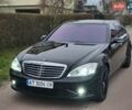 Черный Мерседес С Класс, объемом двигателя 5.5 л и пробегом 300 тыс. км за 9999 $, фото 2 на Automoto.ua