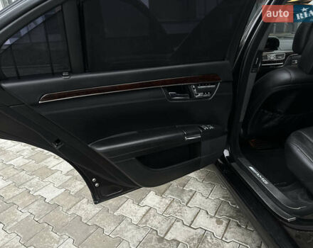 Черный Мерседес С Класс, объемом двигателя 5.46 л и пробегом 270 тыс. км за 8700 $, фото 21 на Automoto.ua