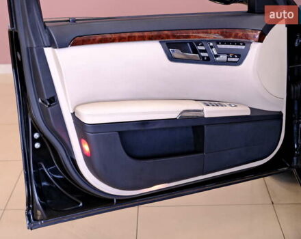 Чорний Мерседес С Клас, об'ємом двигуна 4.7 л та пробігом 218 тис. км за 8900 $, фото 39 на Automoto.ua