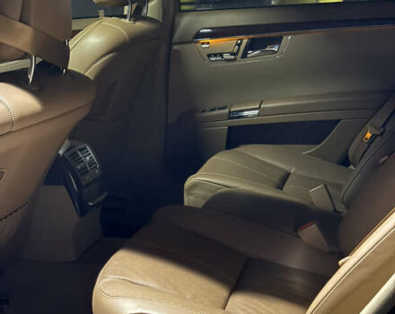 Черный Мерседес С Класс, объемом двигателя 5.5 л и пробегом 290 тыс. км за 12999 $, фото 4 на Automoto.ua