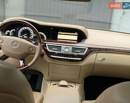 Черный Мерседес С Класс, объемом двигателя 5.46 л и пробегом 70 тыс. км за 20500 $, фото 12 на Automoto.ua