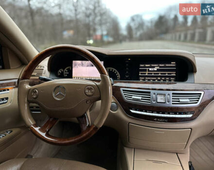 Черный Мерседес С Класс, объемом двигателя 5.5 л и пробегом 238 тыс. км за 10000 $, фото 9 на Automoto.ua