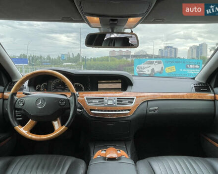 Черный Мерседес С Класс, объемом двигателя 5.5 л и пробегом 117 тыс. км за 49990 $, фото 14 на Automoto.ua