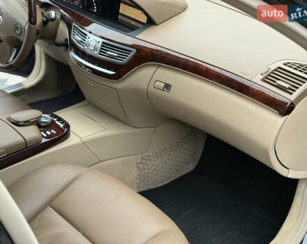 Черный Мерседес С Класс, объемом двигателя 5.46 л и пробегом 70 тыс. км за 20500 $, фото 13 на Automoto.ua