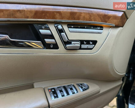 Черный Мерседес С Класс, объемом двигателя 5.5 л и пробегом 399 тыс. км за 13500 $, фото 14 на Automoto.ua