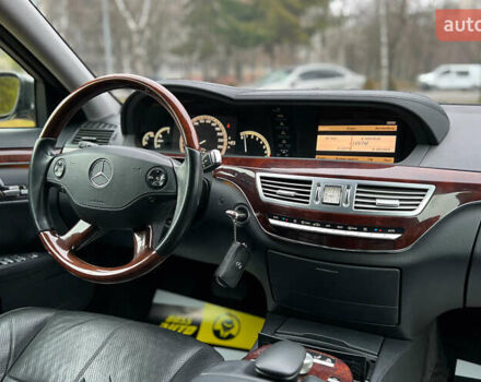 Черный Мерседес С Класс, объемом двигателя 3.5 л и пробегом 245 тыс. км за 13750 $, фото 21 на Automoto.ua