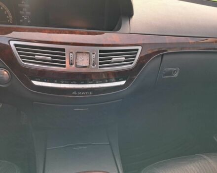 Чорний Мерседес С Клас, об'ємом двигуна 5.5 л та пробігом 250 тис. км за 12500 $, фото 15 на Automoto.ua