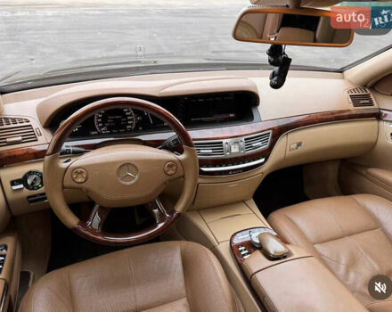 Черный Мерседес С Класс, объемом двигателя 5.46 л и пробегом 258 тыс. км за 15000 $, фото 10 на Automoto.ua