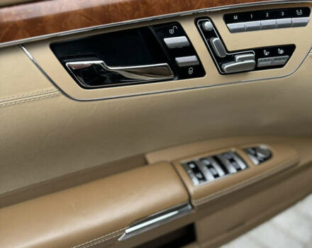 Чорний Мерседес С Клас, об'ємом двигуна 5.5 л та пробігом 182 тис. км за 17999 $, фото 7 на Automoto.ua