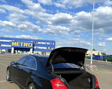 Черный Мерседес С Класс, объемом двигателя 5.5 л и пробегом 270 тыс. км за 8000 $, фото 4 на Automoto.ua