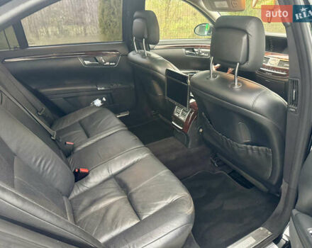 Черный Мерседес С Класс, объемом двигателя 5.46 л и пробегом 270 тыс. км за 9500 $, фото 9 на Automoto.ua