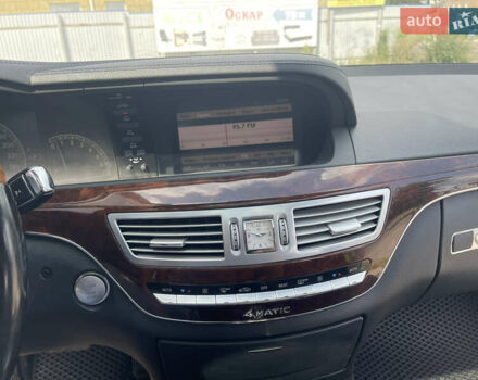 Чорний Мерседес С Клас, об'ємом двигуна 5.5 л та пробігом 260 тис. км за 12999 $, фото 23 на Automoto.ua