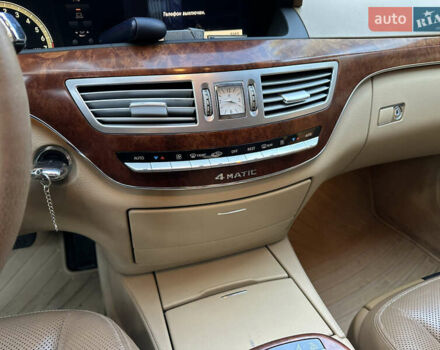 Черный Мерседес С Класс, объемом двигателя 5.5 л и пробегом 399 тыс. км за 13500 $, фото 13 на Automoto.ua