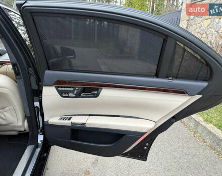 Чорний Мерседес С Клас, об'ємом двигуна 5.5 л та пробігом 243 тис. км за 12999 $, фото 32 на Automoto.ua