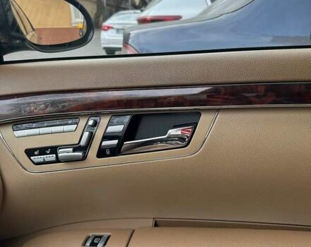 Чорний Мерседес С Клас, об'ємом двигуна 5.5 л та пробігом 180 тис. км за 13500 $, фото 13 на Automoto.ua