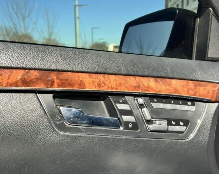 Чорний Мерседес С Клас, об'ємом двигуна 5.5 л та пробігом 300 тис. км за 11800 $, фото 7 на Automoto.ua