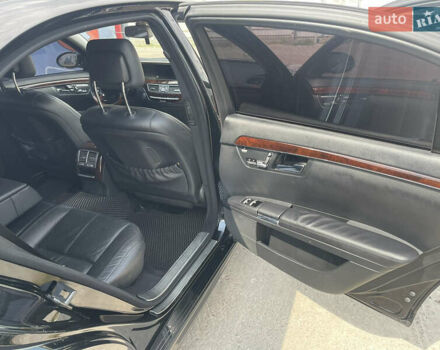 Чорний Мерседес С Клас, об'ємом двигуна 5.5 л та пробігом 260 тис. км за 12999 $, фото 30 на Automoto.ua