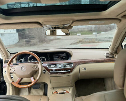 Чорний Мерседес С Клас, об'ємом двигуна 5.5 л та пробігом 182 тис. км за 17999 $, фото 2 на Automoto.ua