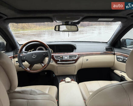 Черный Мерседес С Класс, объемом двигателя 5.5 л и пробегом 237 тыс. км за 9999 $, фото 11 на Automoto.ua