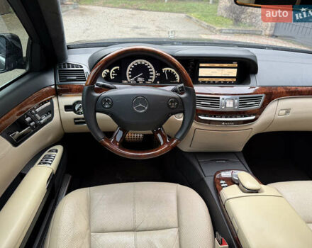 Чорний Мерседес С Клас, об'ємом двигуна 5.5 л та пробігом 243 тис. км за 12999 $, фото 35 на Automoto.ua