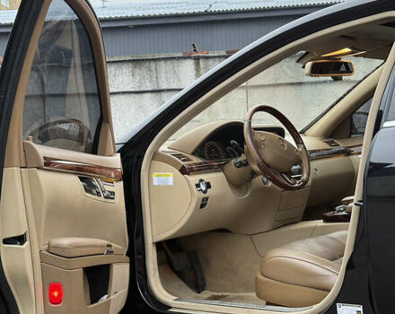 Черный Мерседес С Класс, объемом двигателя 5.46 л и пробегом 160 тыс. км за 13000 $, фото 9 на Automoto.ua