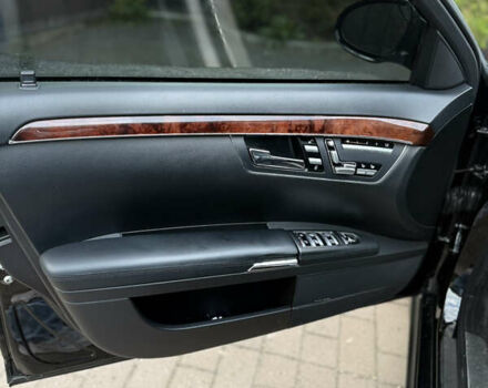 Черный Мерседес С Класс, объемом двигателя 6.21 л и пробегом 83 тыс. км за 26000 $, фото 28 на Automoto.ua