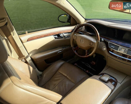 Черный Мерседес С Класс, объемом двигателя 5.5 л и пробегом 288 тыс. км за 10500 $, фото 45 на Automoto.ua