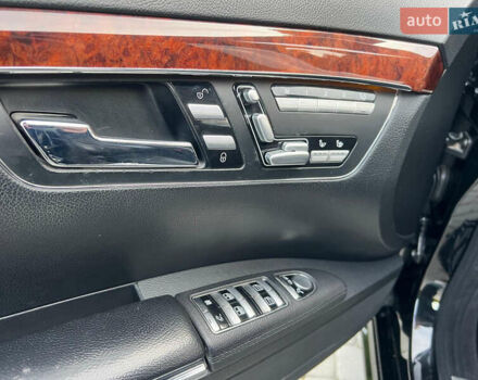 Черный Мерседес С Класс, объемом двигателя 5.46 л и пробегом 250 тыс. км за 15000 $, фото 26 на Automoto.ua