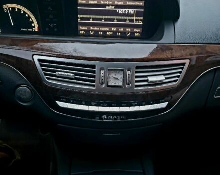 Черный Мерседес С Класс, объемом двигателя 5.5 л и пробегом 330 тыс. км за 10000 $, фото 12 на Automoto.ua