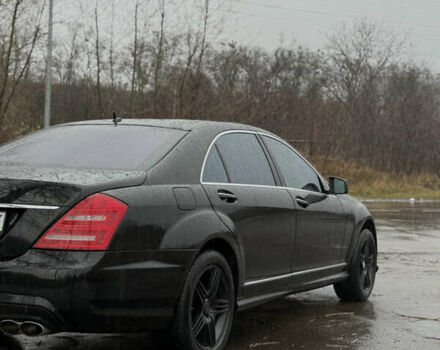 Черный Мерседес С Класс, объемом двигателя 5.5 л и пробегом 237 тыс. км за 9999 $, фото 2 на Automoto.ua