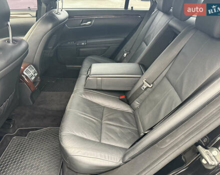 Чорний Мерседес С Клас, об'ємом двигуна 5.46 л та пробігом 245 тис. км за 8500 $, фото 12 на Automoto.ua