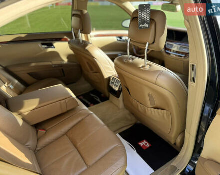 Черный Мерседес С Класс, объемом двигателя 5.5 л и пробегом 288 тыс. км за 10500 $, фото 44 на Automoto.ua