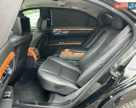 Черный Мерседес С Класс, объемом двигателя 5.5 л и пробегом 117 тыс. км за 49990 $, фото 11 на Automoto.ua