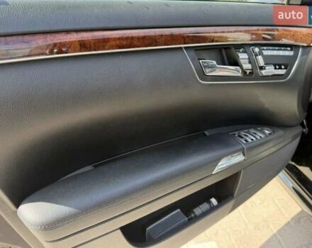 Черный Мерседес С Класс, объемом двигателя 5.46 л и пробегом 440 тыс. км за 10000 $, фото 18 на Automoto.ua